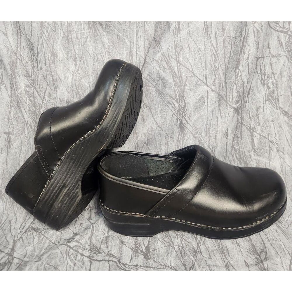 Dansko Women's Black Leather Clogs Size 7.5-8 EU 38 Nurse Shoes Teacher Shoes
